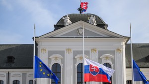 Slovensko si v sobotu uctí pamiatku zosnulého pápeža štátnym smútkom