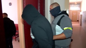 Ján (19), ktorý mal cez víkend dobodať matku na smrť, sa postavil pred sudcu. Rozhodli o jeho väzbe