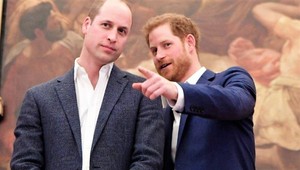 Princ Harry oslavuje narodeniny! TOUTO šialenou fotkou mu gratuloval jeho brat!