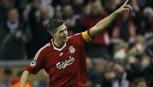 Gerrard odmieta reči o útoku Liverpoolu na titul