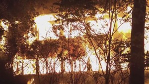 Bývalý hotel pravdepodobne niekto zapálil. Plamene boli viditeľné z niekoľkých kilometrov