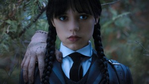 Nechal si vytetovať Wednesday Addams, teraz TO ľutuje: Z nepodarenej kerky sa smeje celý internet