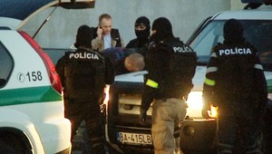 Kukláči v akcii! V Bratislave sa zatýkali sýkorovci