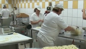 Slovanské potraviny v obchodoch pribúdajú. Stále ale dovážame aj to, čo vieme produkovať sami