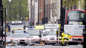 Londýn hore nohami. Muž hrozil výbuchom, mal rukojemníkov!