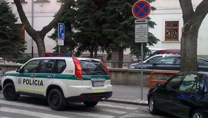 tvojenoviny: Parkovanie policajta vyráža dych, čaká ho trest!