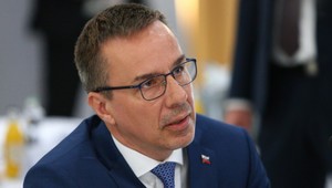 Ministerstvo spúšťa eurofondový projekt podpory osamelých rodičov, reaguje aj Holečková