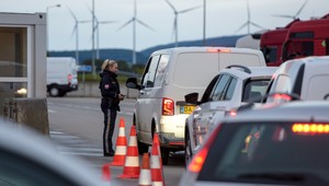 Vodičov vystrašili kontroly na hraničnom priechode. Dôvodom boli migranti