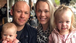 Na prvý pohľad normálna rodina: Ak sa však pozriete nižšie, uvidíte rozdiel