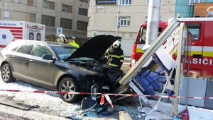 Nehoda v centre Bratislavy, tehotná vodička zdemolovala auto