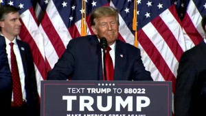 Prezidentské voľby v USA môže vyhrať Trump. Svojimi rečami znepokojil NATO