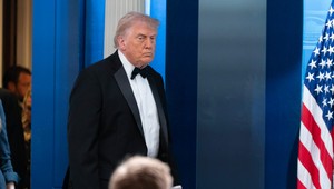 Podozrivého zo streľby počas galavečera obvinili z pokusu o atentát na Donalda Trumpa