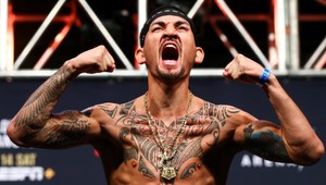 Tri titulové zápasy a premiéra českého bojovníka už dnes v noci!