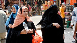 Nosenie islamskej burky preskúma osobitná parlamentná komisia