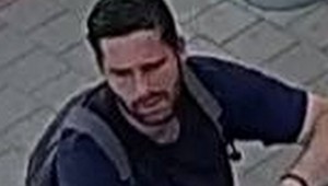 Polícia pátra po mužovi, ktorý napadol ženu. Nepoznáte ho?