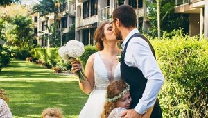 Rodičia troch detí schytali kritiku na vlastnej svadbe: Aha, čo obliekli svojmu synovi!