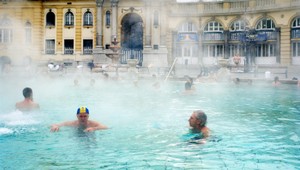 Poisťovňa preplatí tretinu nákladov na kúpele. Analytik nadšený nie je