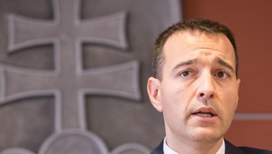 Drucker poukázal na podozrivé zmluvy štátu s advokátom Miškovičom. Odmeny boli aj trikrát vyššie ako spor