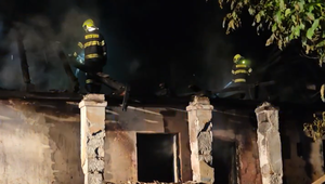 Muž údajne podpálil dom, v ktorom býval s tehotnou družkou a bratom