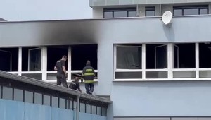 Tragédia v Bratislave: Na gymnáziu sa podpálil žiak