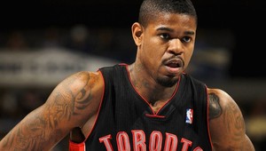 VIDEO: Johnson (25) hodil chránič zubov po rozhodcovi