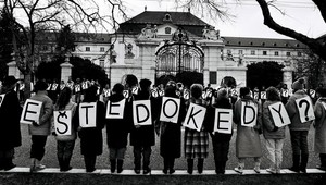 Politici o spoločnosti 29 rokov po Nežnej revolúcii: Stráca sa sloboda, ľudia sú z politiky frustrovaní