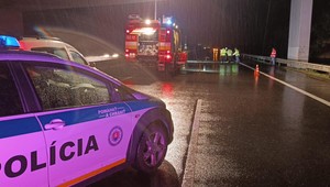 Vážna nehoda na D1: Autá prešli muža v spodnej bielizni