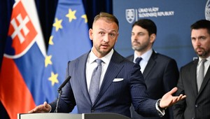 Šutaj Eštok hrozí trestným stíhaním. Opozíciu obviňuje z poplašných správ o katastri