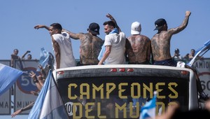 Víťazný gól bol neregulárny, Argentínu to o epické oslavy nepripravilo