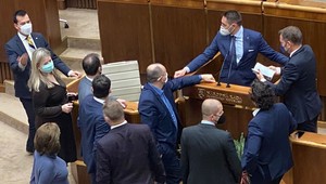 V parlamente ešte nerozhodli o návrhu Igora Matoviča. Seniori majú dostať 300 eur