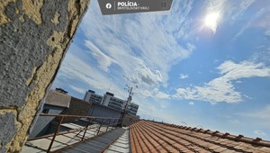 Tomu sa povie útek: Zlodej sa po krádeži schoval v budove polície