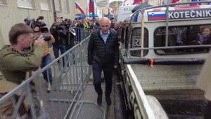 Slovinský súd zbavil expremiéra Janšu viny v korupčnej kauze