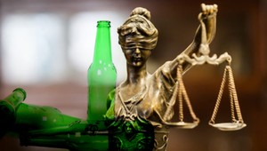 Šoféroval opitý. Podľa zistení TV JOJ ide o právnika, ktorý vystupoval v kauze nástenkový tender