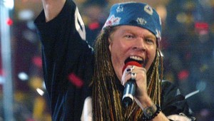 Guns N' Roses čelia miliónovej žalobe