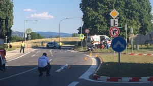 Nehoda v Novom Meste nad Váhom. Na mieste zasahoval vrtuľník