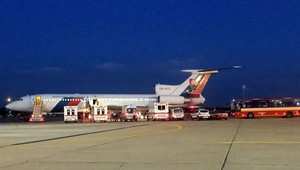 Na bratislavskom letisku pristál vládny špeciál s turistami z havarovaného autobusu