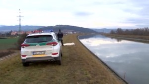 Polícia pozná totožnosť ženy, ktorej telo našli pri Váhu