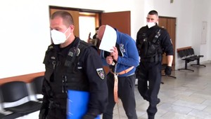 NAKA stopla kšefty so zbraňami: Preverujú aj to, či ich predávali teroristom, ktorí vraždili v Charlie Hebdo