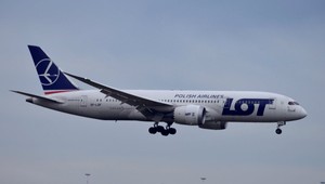 Pred odletom z Číny museli cestujúci zaplatiť mechanikovi. Domov by sa nedostali