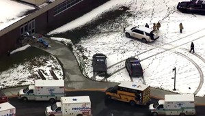 Pätnásťročný študent zastrelil na strednej škole v Michigane troch žiakov, ďalší utrpeli zranenia