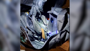 Ozbrojený chlap prišiel na policajné riaditeľstvo, že niekoho zastrelí