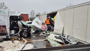 Nehoda na D1 paralyzovala dopravu. Pri hrozivej zrážke zahynula jedna osoba