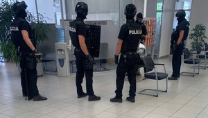 Poplach v banke: Žena nožom ohrozovala personál