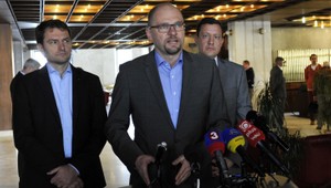 Boj o kompetencie prezidenta. Opozičné trio odsudzuje KDH