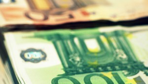 FOTO: Muž si vo vlaku zabudol tašku s peniazmi. Tipnite si, koľko tisíc eur si v nej niesol