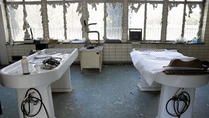 Žena musí umývať mŕtvoly v márnici ako trest za svoju neveru