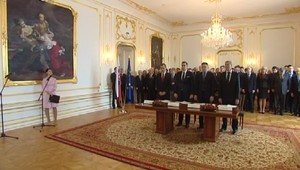 Aprílový prieskum: SMER-SD by už vládu v tejto zostave nezostavil