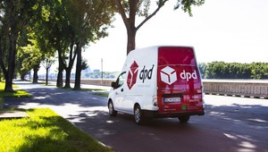 Kuriéri DPD doručujú balíky s elektrickými dodávkami