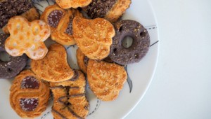 Vedci zistili, prečo sušienky spôsobujú priberanie