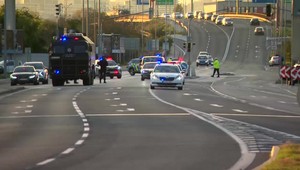 VIDEO: Čo by letisko robilo, keby doň vtrhli ozbrojení páchatelia a zranili by cestujúcich?